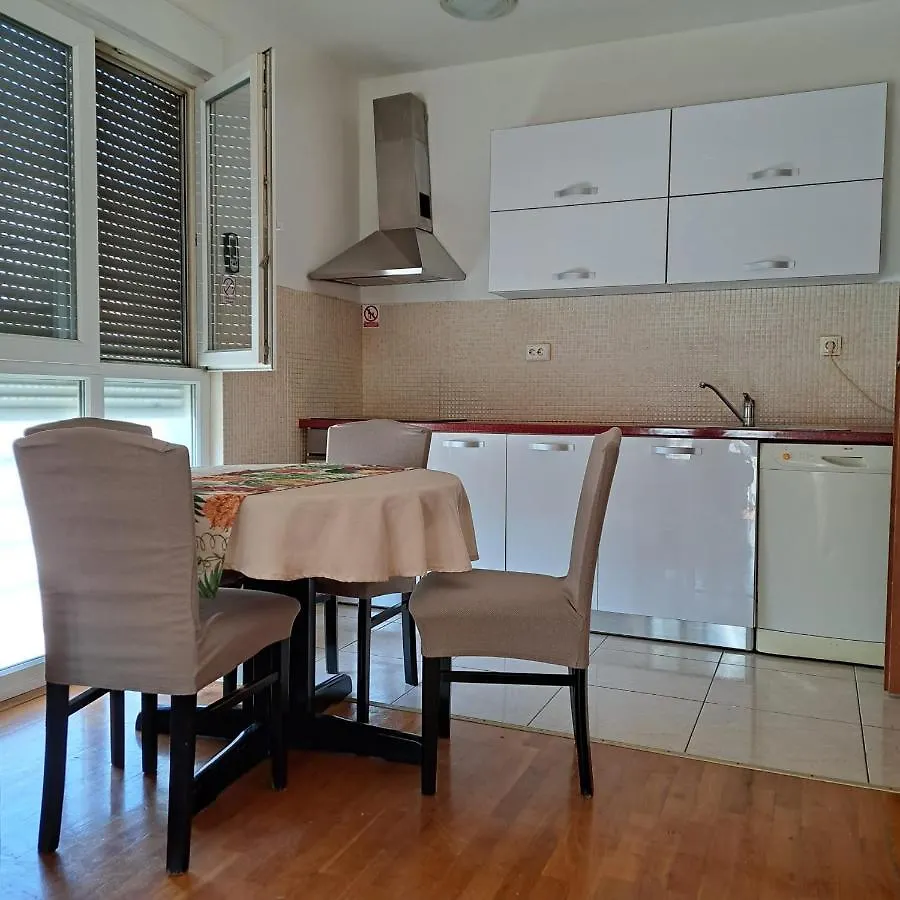 Apartment Arnir Сплит